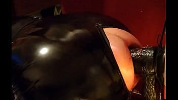 Afspelen Latex hardcore diep anaal met een kingcock 13 monster