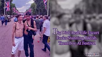 Putar Kontol besar kehidupan nyata pendamping twink fucks menakjubkan 19 tahun trent boy @ festival