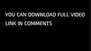 Abspielen Latin Youngster spielt mit ihrer Muschi (Masturbation)