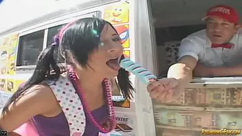 चलाएँ वैन पर गर्म ashli blowjob और कमबख्त डिक