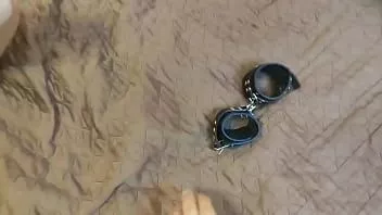 Afspelen Meisje in latex neukt hard en zuigt lul