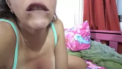play Latina Step Cousin Joi Cei自慰和吞咽
