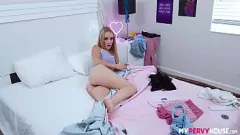 play Petite Blonde pornstar Maria Kazi A buceta molhada anseia pelo pau grosso
