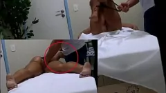 play 被捕获的红手：未知的热所罗门和贝贝尔齐纳