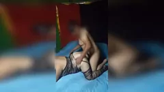 चलाएँ हॉट बीबीडब्ल्यू रिवर्स काउगर्ल में डिक पर कड़ी मेहनत करता है