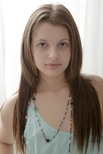 अभिनेता Leona Levi