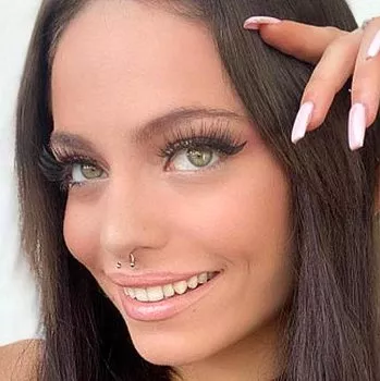Pornostar Clara Mia